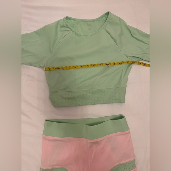 Fabletics two piece athletic set, watermelon - Picture 3 of 6